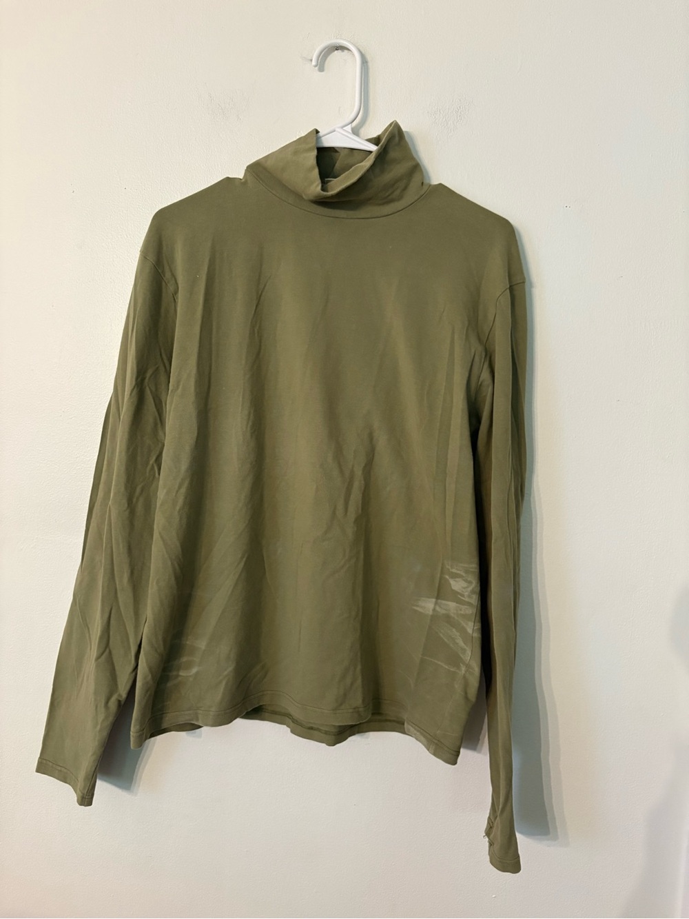 Burberry men’s Olive Green  turtleneck. XL